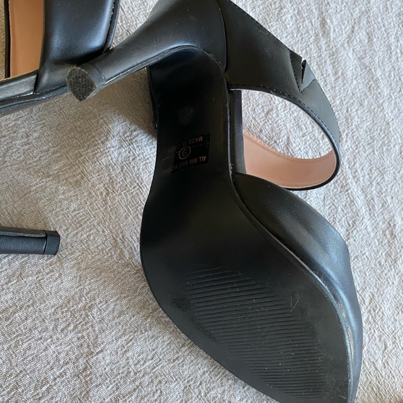 Bonnibel 5” black vegan leather heel slides. US 9 - Picture 7 of 8